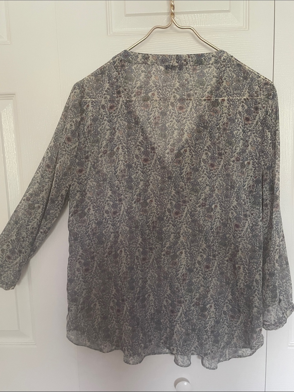 Rose & Olive Sheer Gray Floral V-Neck Button Blouse - Picture 3 of 4